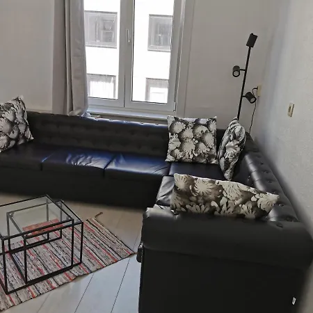 בית אירוח Ostend Backpackers Lodge *